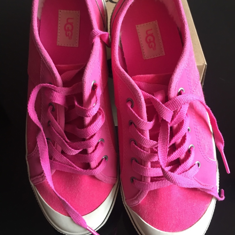 Uggs tennis shoes